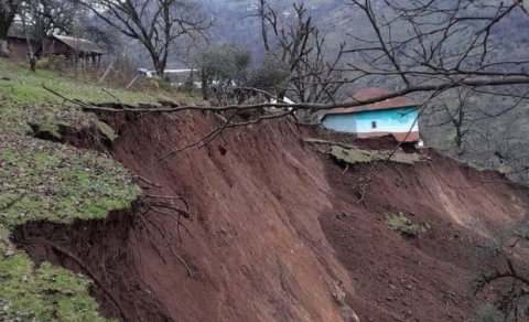 Lerikdə yenidən torpaq sürüşməsi oldu: Kəndlilər təhlükə ilə üzləşib