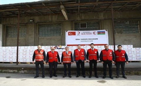 Türkiyənin Qırmızı Aypara Cəmiyyəti Azərbaycanda Ramazan yardımı paylayır