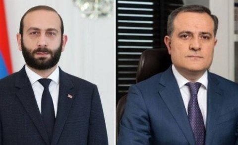 Ceyhun Bayramovla Mirzoyan telefonla danışdı