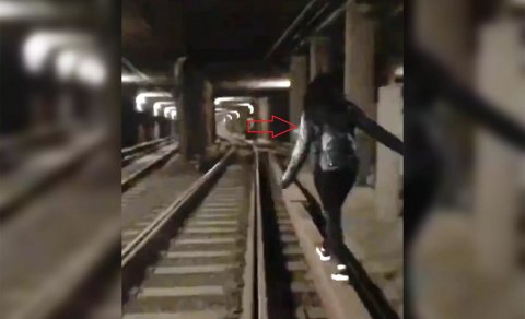 Metroda iki gənc qızın bu əməlinə görə polis təcili hərəkətə keçdi 