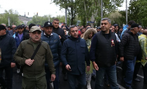 İrəvanda Paşinyanın əleyhinə aksiya keçirilir, saxlanılanlar var - YENİLƏNİB