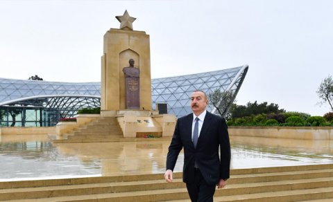 Prezident Həzi Aslanovun məzarını ziyarət etdi - FOTOLAR