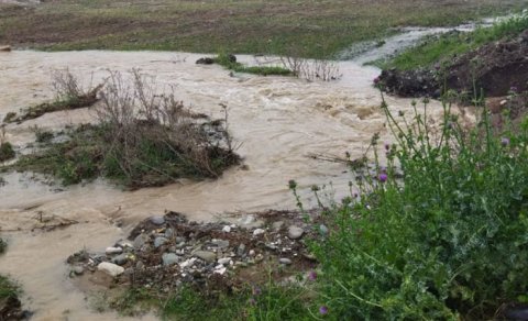 Şamaxıda leysan bir sıra fəsadlar törətdi, torpaq sürüşməsi oldu