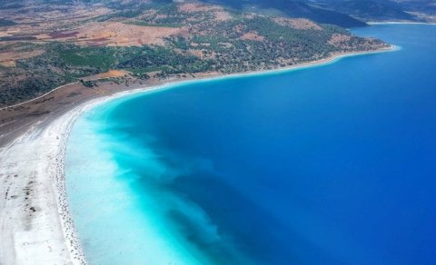 Türkiyənin ən dərin gölü: Salda gölü bu xəstəliklərə şəfadır - FOTO