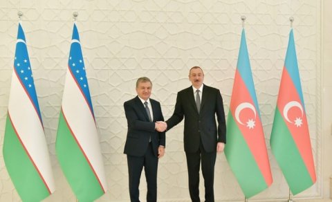 Şavkat Mirziyoyev Azərbaycan Prezidenti İlham Əliyevi təbrik etdi