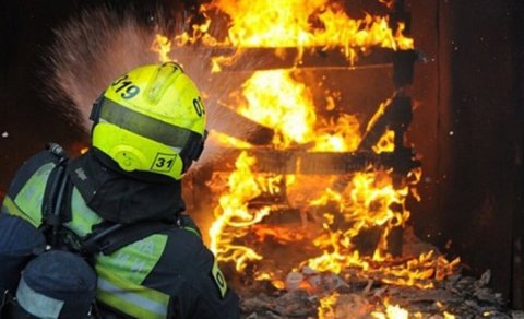 Gəncədə yaşayış binasında partlayış, ölən var