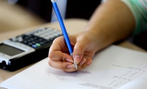 İmtahandan keçmək üçün 5500 manata “dua” yazdırdı