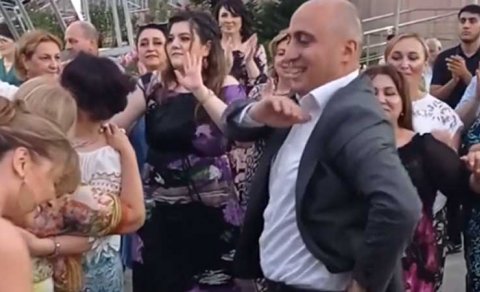 Nazir Bakıda internat məktəbindəki toyda rəqs etdi - FOTO/VİDEO