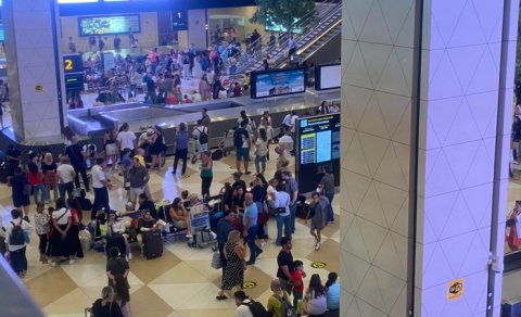 Bakı aeroportunda nə baş verir? - 1 saat, 45 dəqiqədir ki...