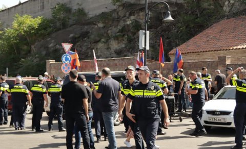 Tiflisdə Azərbaycana qarşı təxribat cəhdi: Polis yolu kəsdi, insident baş verdi - FOTOLAR