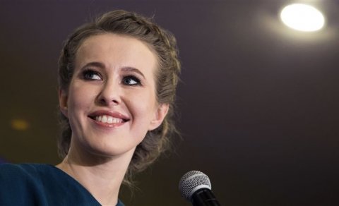 Rusiyadan qaçan Kseniya Sobçak geri qayıtdı