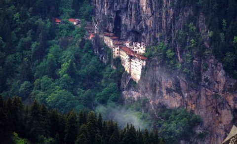 Türkiyənin Qara dəniz bölgəsində əsrarəngiz turizm məkanı - Sümela monastırı