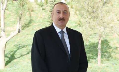 Prezident Bakı Ağ Şəhərdə görülən işlərlə tanış olub