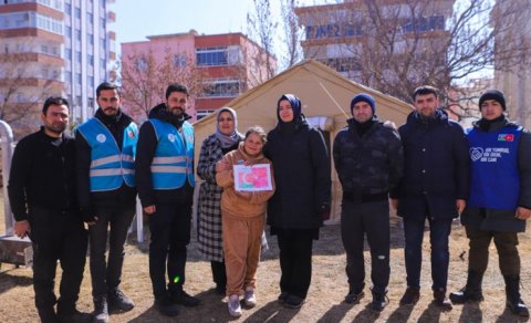 Azərbaycan könüllülərinin zəlzələ bölgəsindəki növbəti günü - FOTOLAR