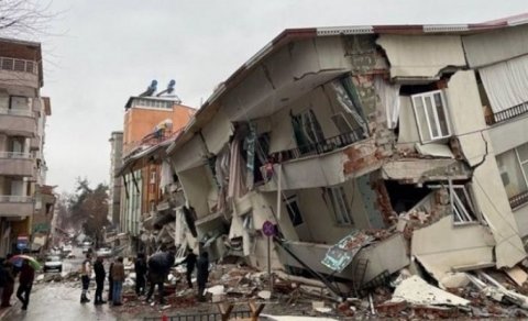 Tanınmış teleaparıcı Aytac Bayramzadə Türkiyədəki fəlakətən danışarkən göz yaşlarını saxlaya bilmədi - FOTO