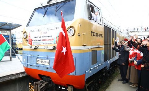 Azərbaycanda dəmir yolu ilə Türkiyəyə 25 konteyner yardım yola salındı - FOTOLAR