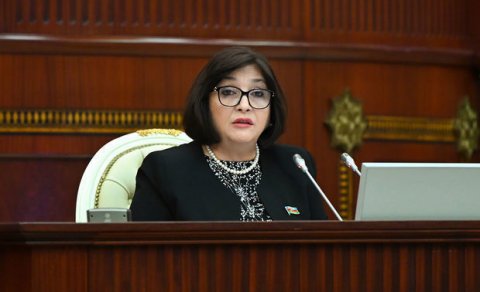 Sahibə Qafarova ilə deputat arasında mübahisə: “Zahid müəllim, söhbət qurtardı”