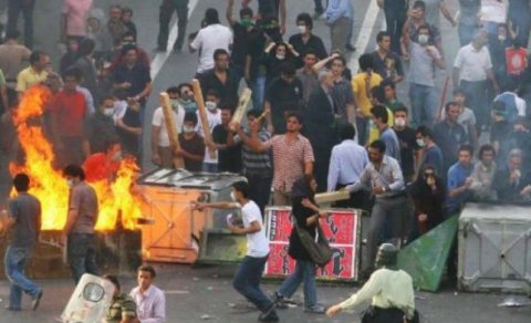 İranlı keçmiş deputat rejimi kəskin tənqid edən məqalə yazıb: “Axmaqlıq və xəyanətdir”
