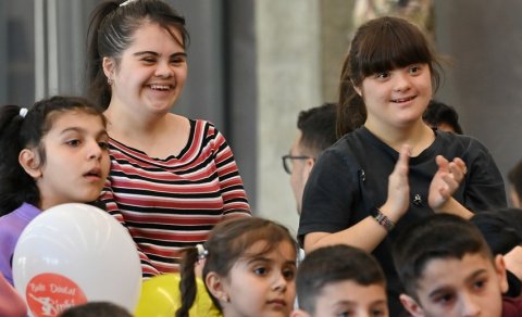 Bakı Dövlət Sirkinin truppası DOST İnklüziv İnkişaf və Yaradıcılıq Mərkəzində xüsusi proqramla çıxış edib