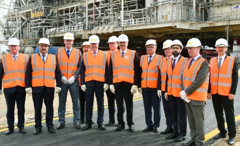 Prezident “Azəri-Mərkəzi-Şərqi” platformasının üst modullarının dənizə rəmzi yola salınması mərasimində iştirak edib