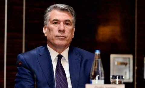 Parlamentin komitə sədri: \