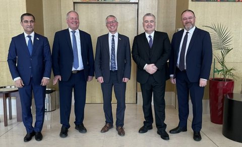 Böyük Britaniya səfiri parlamentlərarası dostluq qrupunun rəhbəri Bob Bləkman ilə görüşüb