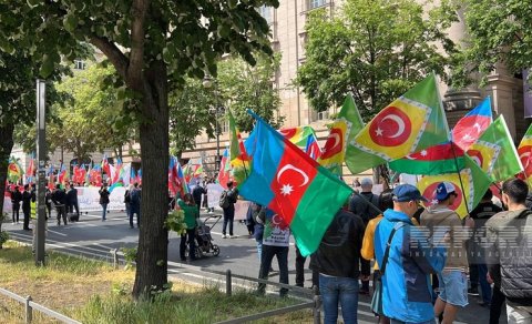 Güney azərbaycanlılar Berlində aksiya keçirirlər - FOTO/VİDEO