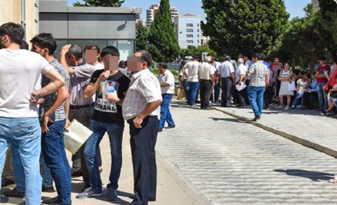 Ödəmə terminalının qarşısında kişinin gözünü çıxardı