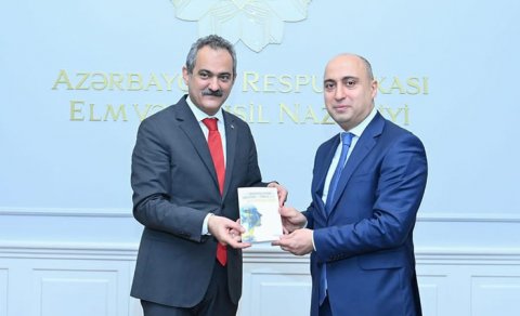 Emin Əmrullayevdən keçmiş həmkarı ilə bağlı paylaşım