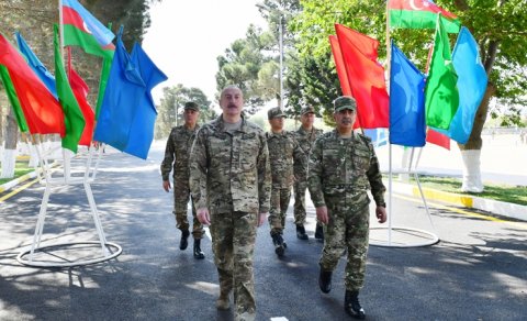 Prezident MN-in komando hərbi hissələrinin birində yaradılan şəraitlə tanış oldu - YENİLƏNİB/FOTO