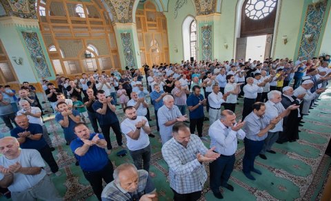 Bakıda bayram namazı qılınır