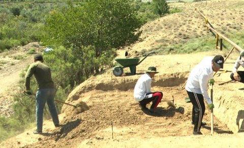 Naxçıvanda antik dövrə aid qəbir abidəsi və keramika nümunələri aşkarlandı