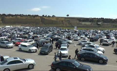 Təklif çox, tələb azdır: Maşın bazarında bahalaşma nə vaxta qədər davam edəcək?