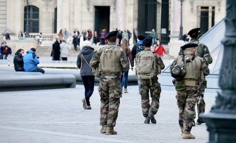 Fransa ordusunda maaş azlığına görə kadr problemi yaranıb
