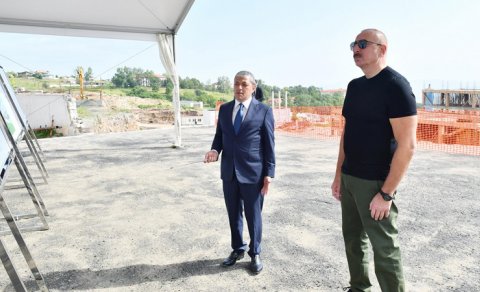 Prezident Şuşada məktəbin tikintisi ilə tanış olub - YENİLƏNİB/FOTO