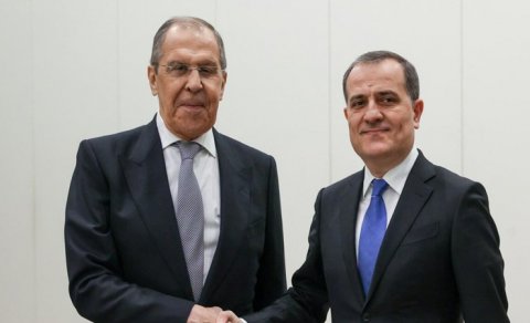 Ceyhun Bayramovla Lavrov arasında telefon danışığı oldu