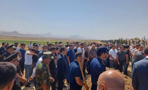 Göldə batan şəxsləri xilas etməyə çalışarkən ölən polis dəfn olundu - FOTO