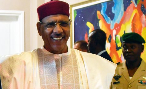 BMT Niger prezidenti Bazumu azad etməyə çağırdı