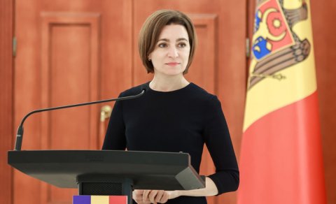 Keçmiş baş nazir hakimiyyəti avtoritarizmdə ittiham etdi