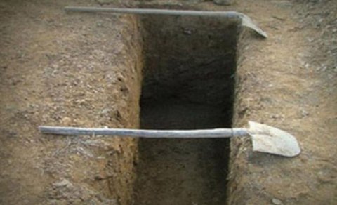 Azərbaycanda şok hadisə: Kişi qazdığı qəbirə düşüb öldü