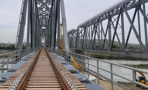 Kür çayı üzərində yeni dəmiryolu körpüsü istismara verilir
