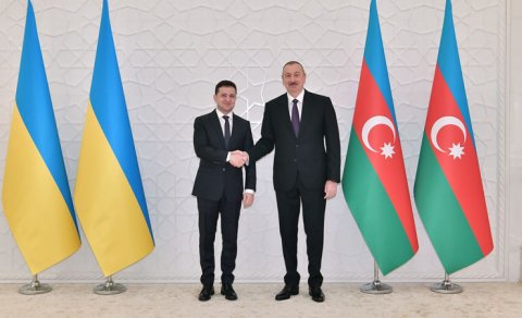 İlham Əliyev Volodimir Zelenskini təbrik etdi