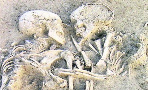 Bu qucaqlaşıb yatanlar kişi imiş - 6 min yaşlı homoseksuallar