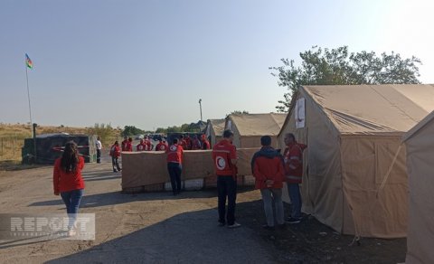 Yardım aparan humanitar karvan 2 gündür Ağdam-Xankəndi yolunda gözləyir - FOTO