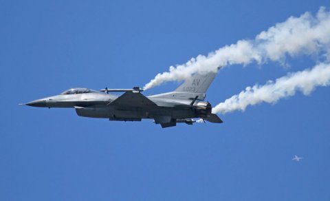 Belçika Ukrayna pilotlarına təlim keçmək üçün Danimarkaya şəxsi heyət və iki F-16 göndərəcək