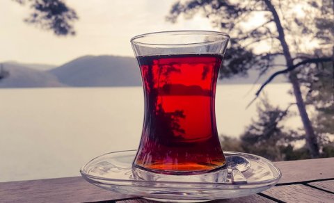 Soyuyan dəmlənmiş çayın xeyirləri: Dəri qulluğu, saç parlaqlığı, kəskin qoxulardan xilas...