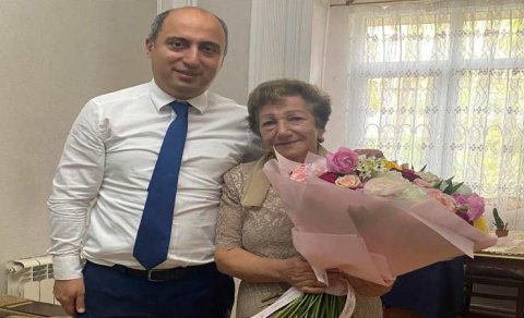 Emin Əmrullayevin ilk müəllimiylə müsahibə: Nazir necə şagird olub?