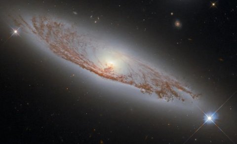 Alimlər dərin kosmosdan gələn sirli siqnalların izahını tapdı