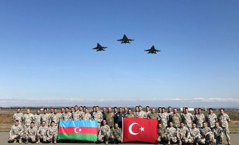 Türkiyənin F-16 qırıcıları Azərbaycana gəldi