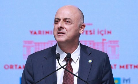 Məşhur siyasətçi istefa verdi